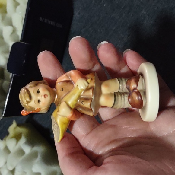 Vintage Hummel Club Membership A Sweet Offering #144 549/3/0 - Picture 6 of 10